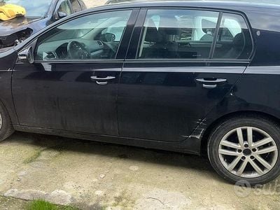 Begagnad VW Golf VI 102 HK (75 kW) 2010 Svart Halvkombi