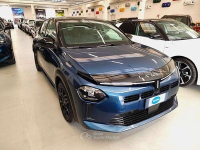 Usata Lancia Ypsilon 101 CV (74 kW) 2024 Blu lancia tetto nero Utilitaria