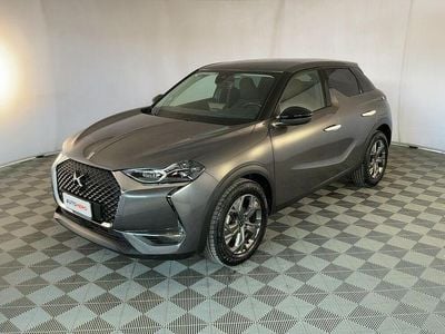 Usado DS Automobiles DS3 Crossback So Chic 110 CV (80 kW) 2022 Gris SUV
