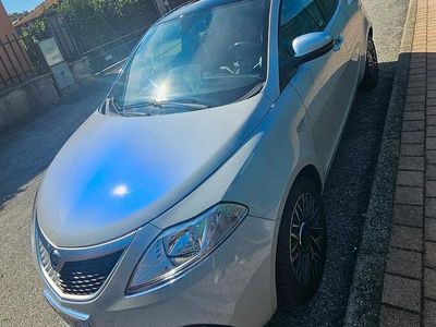 Usata Lancia Ypsilon 69 CV (50 kW) 2017 Grigio Utilitaria