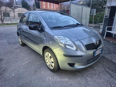 Begagnad Toyota Yaris 69 HK (50 kW) 2008 Grå Halvkombi