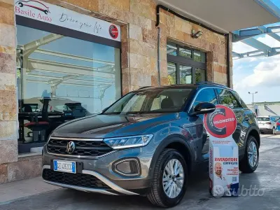 Usata VW T-Roc Life 116 CV (85 kW) 2025 Grigio SUV