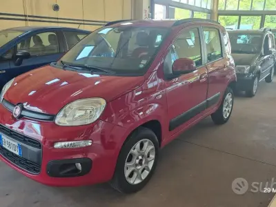 Usata Fiat Panda Lounge 80 CV (58 kW) 2014 Rosso Utilitaria
