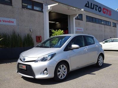 Second-hand Toyota Yaris Hybrid Lounge 75 CP (55 kW) 2013 Argintiu Berlinǎ