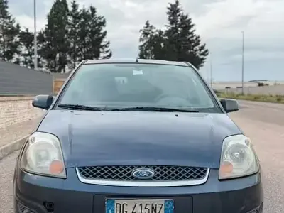 Usata Ford Fiesta 68 CV (50 kW) 2007 Blu Utilitaria