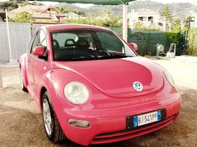 Usata VW New Beetle 116 CV (85 kW) 2000 Rosso Utilitaria