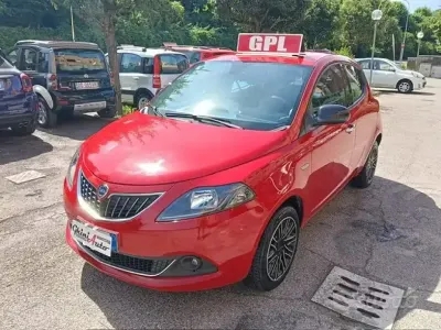 Usata Lancia Ypsilon 69 CV (50 kW) 2023 Rosso Utilitaria