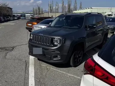 Usata Jeep Renegade Limited 140 CV (102 kW) 2016 Grigio SUV