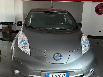 Begagnad Nissan Leaf Acenta 80 kW (109 HK) 2017 Grå Halvkombi