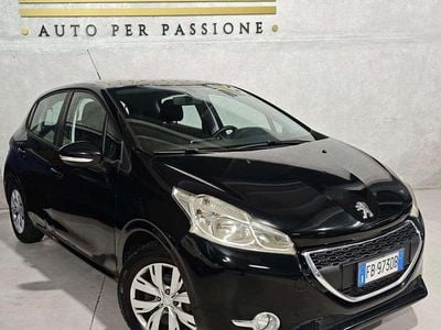 Usata Peugeot 208 68 CV (50 kW) 2015 Nero Utilitaria