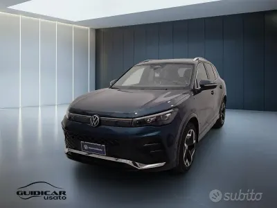 Usata VW Tiguan R-line 150 CV (110 kW) 2025 Verde SUV