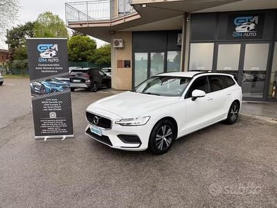Usata Volvo V60 150 CV (110 kW) 2019 Bianco Station wagon