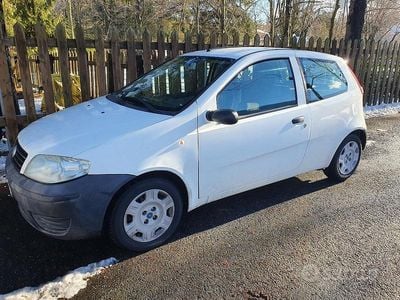 Usata Fiat Punto 57 CV (41 kW) 2005 Bianco Utilitaria