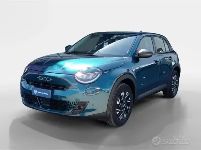 Nuova Fiat 600 Pop 110 CV (80 kW) 2026 Verde SUV