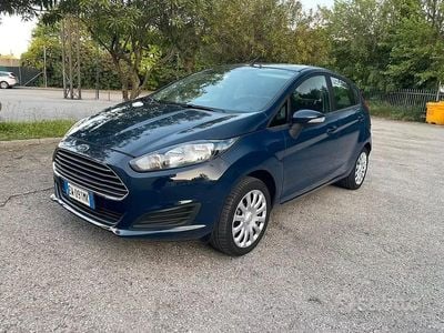 Gebraucht Ford Fiesta Titanium 80 PS (58 kW) 2014 Blau Kleinwagen