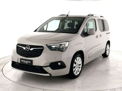 Usata Opel Combo Life Innovation 131 CV (96 kW) 2019 Argento Furgone