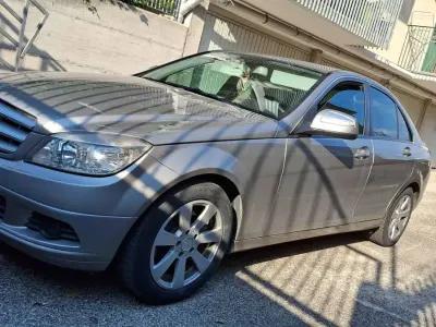 Usata Mercedes C220 Classic 170 CV (125 kW) 2007 Argento Berlina