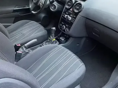 Usata Opel Corsa 85 CV (62 kW) 2010 Nero Utilitaria