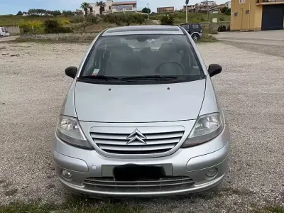 Begagnad Citroën C3 Exclusive 90 HK (66 kW) 2003 Grå Sedan