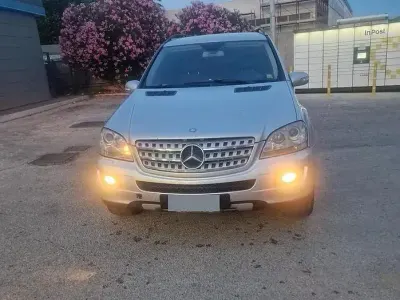 Usata Mercedes ML320 224 CV (164 kW) 2007 Grigio SUV