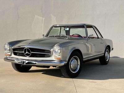 Usata Mercedes 250 150 CV (110 kW) 1967 Argento Cabrio