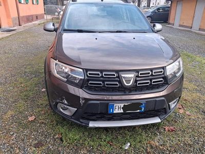 Usata Dacia Sandero Stepway 90 CV (66 kW) 2017 Marrone Berlina