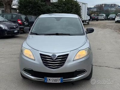 Usata Lancia Ypsilon Gold 69 CV (50 kW) 2012 Grigio Utilitaria