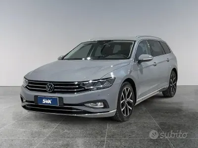 Usata VW Passat Executive 200 CV (147 kW) 2021 Moonstone grey Station wagon
