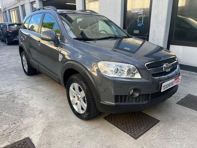 Usata Chevrolet Captiva 126 CV (92 kW) 2010 Grigio SUV