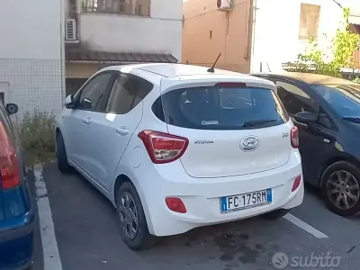 Usata Hyundai i10 66 CV (48 kW) 2016 Bianco Utilitaria