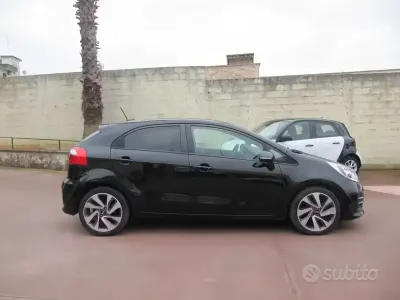 Käytetty Kia Rio Active 75 HP (55 kW) 2015 Musta Sedan