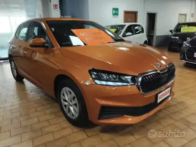 Usata Skoda Fabia Ambition 80 CV (58 kW) 2023 Arancione sunset / metallizzato Utilitaria