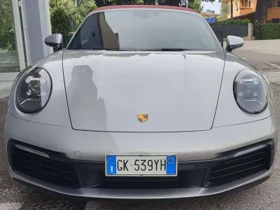 Usata Porsche 992 450 CV (330 kW) 2022 Argento Cabrio