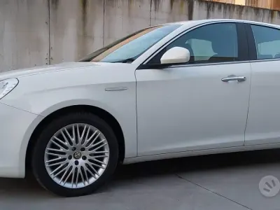 Usata Alfa Romeo Giulietta Exclusive 105 CV (77 kW) 2012 Bianco Utilitaria