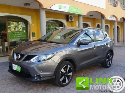 Gebraucht Nissan Qashqai Tekna 131 PS (96 kW) 2016 Grau SUV