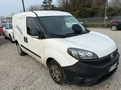 Begagnad Fiat Doblò 90 HK (66 kW) 2022 Vit Minibuss