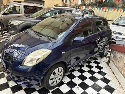 Usata Toyota Yaris 2009 Blu Utilitaria