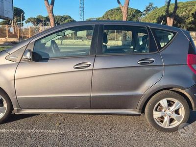 Usata Mercedes A180 Avantgarde 109 CV (80 kW) 2010 Grigio Berlina