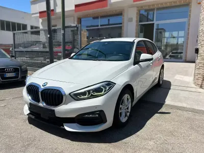 Usata BMW 116 Advantage 116 CV (85 kW) 2021 Bianco Utilitaria