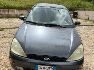 Usata Ford Focus 100 CV (73 kW) 2004 Grigio Berlina