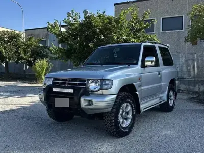 Usata Mitsubishi Pajero 100 CV (73 kW) 1999 Grigio SUV