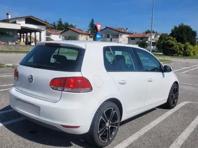 Usata VW Golf VI 105 CV (77 kW) 2011 Utilitaria