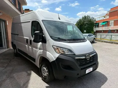 Usata Opel Movano 140 CV (102 kW) 2024 Bianco pastello Furgone