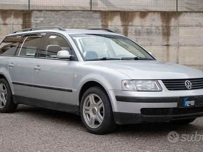Usata VW Passat 110 CV (80 kW) 2000 Grigio Station wagon