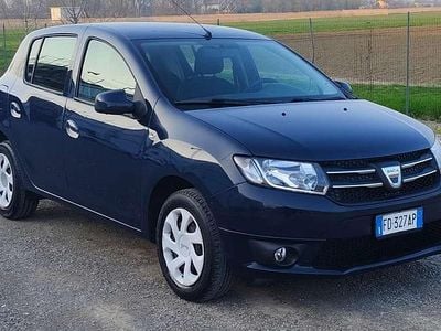 Usata Dacia Sandero Lauréate 75 CV (55 kW) 2016 Argento Berlina