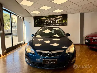 Gebraucht Opel Astra 140 PS (102 kW) 2013 Blau Limousine