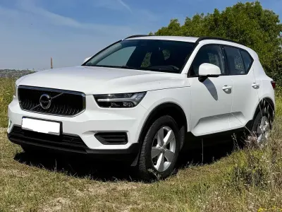 Usata Volvo XC40 Momentum 129 CV (94 kW) 2021 Bianco SUV