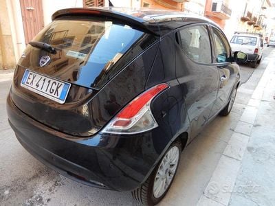 Usata Lancia Ypsilon 69 CV (50 kW) 2015 Nero Utilitaria