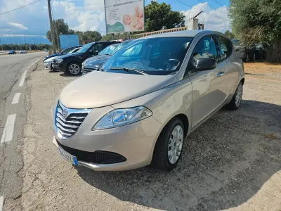 Usata Lancia Ypsilon Gold 95 CV (69 kW) 2015 Grigio Utilitaria