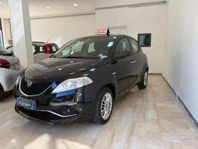 Usata Lancia Ypsilon Gold 69 CV (50 kW) 2016 Nero Utilitaria
